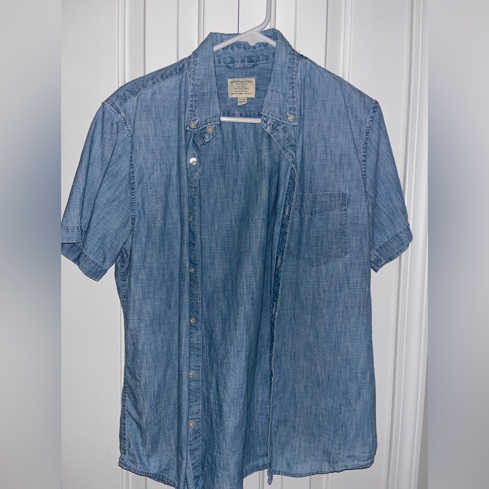 Men’s American Eagle Light Denim Button Up Medium
